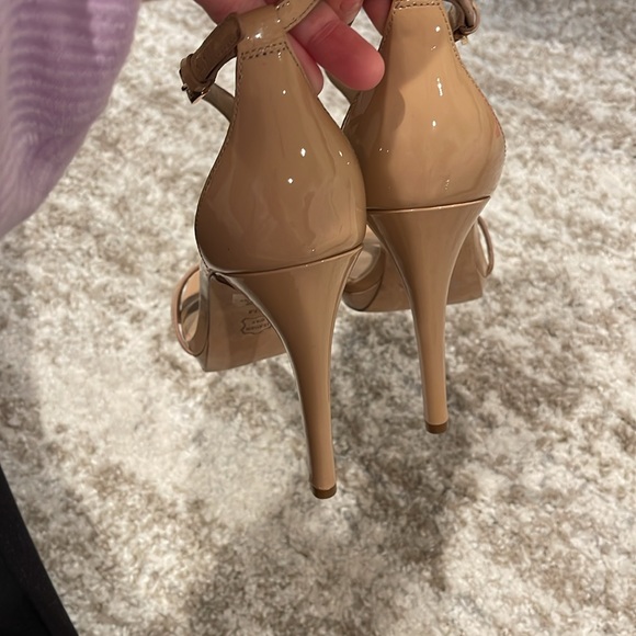 TORY BURCH
Patent Leather Sandals 9.5 - Picture 7 of 13